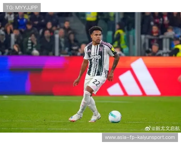 尤文通过中路推进制造威胁，麦肯尼挑射落在门顶